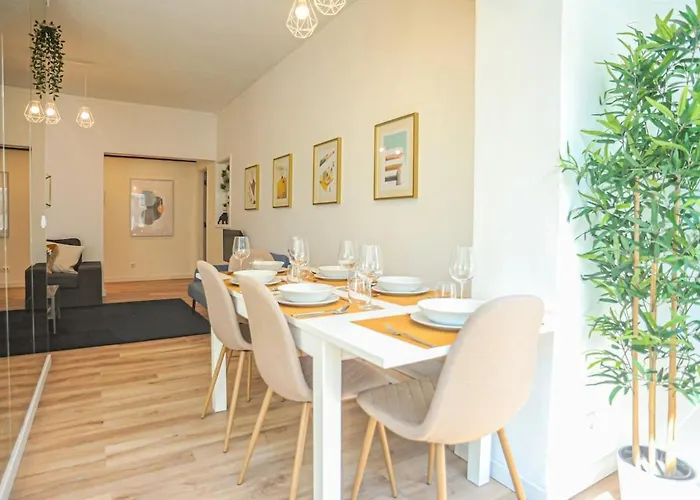 My Fair - Downtown Near Marques De Pombal Lisbona