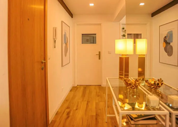 My Fair - Downtown Near Marques De Pombal Lisbona